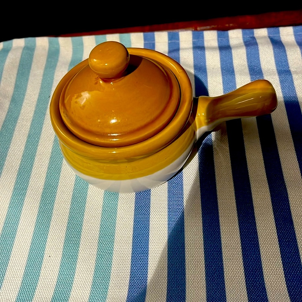 Vintage tea pot marked made in china Light brown & white no chips EUC